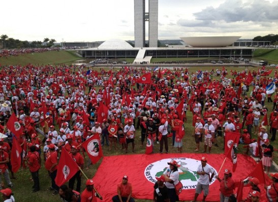 32 FERIDOS:  Na Marcha do MST, em Brasília